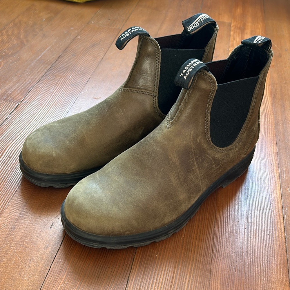 Blundstone Women’s original Chelsea boots in olive